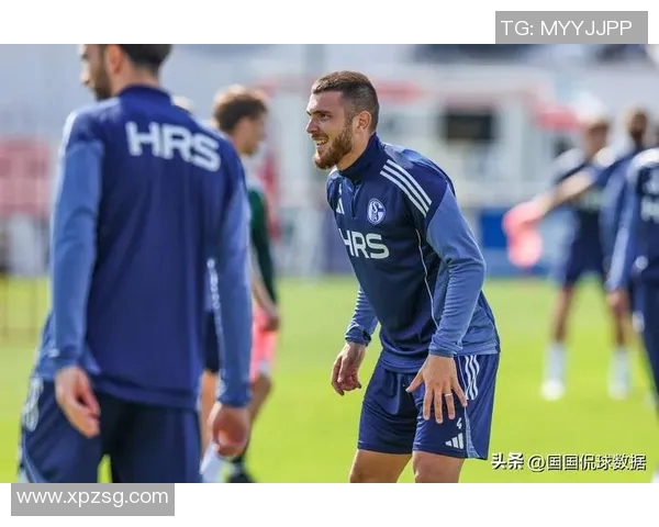 沙尔克04主场胜利!排名攀升,球迷欢呼雀跃 沙尔克04主场胜利!排名攀升,球迷欢呼雀跃